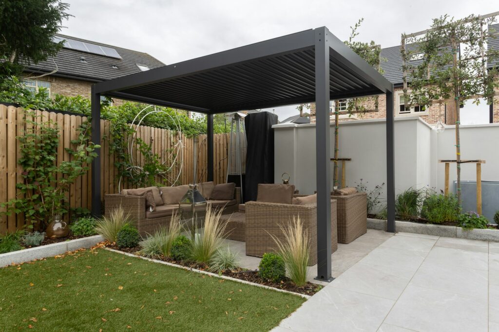 Pergola bioclimatique : le guide pour choisir votre modèle idéal 2 Pergola bioclimatique : le guide pour choisir votre modèle idéal
