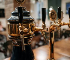 Tireuse à bière : comparatif et guide d’achat complet